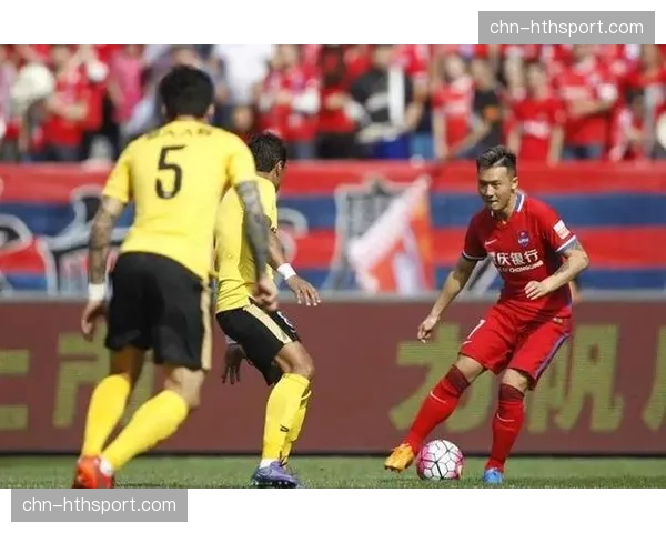 大连英博租借冯劲加盟，前国脚增强中场深度