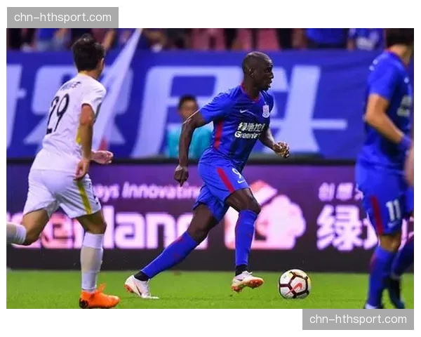 现场：布赖顿霍夫一次经典团队反击，三脚传递洞穿对手防线